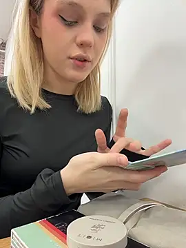 Snapshot of CaitlinSugar chatting on 10, 11, 2025 CaitlinSugar online show from 10, 11, 2025