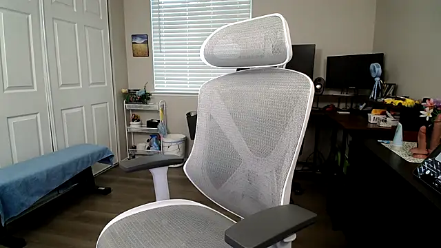 SHEILYN  online show from 14, 4, 2026