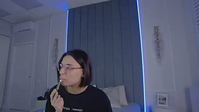 VioletAsh online show from 5, 4, 2026