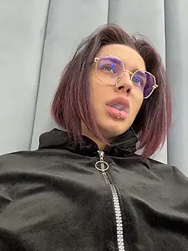 Snapshot of VioletAsh chatting on 4, 5, 2026 VioletAsh online show from 4, 5, 2026
