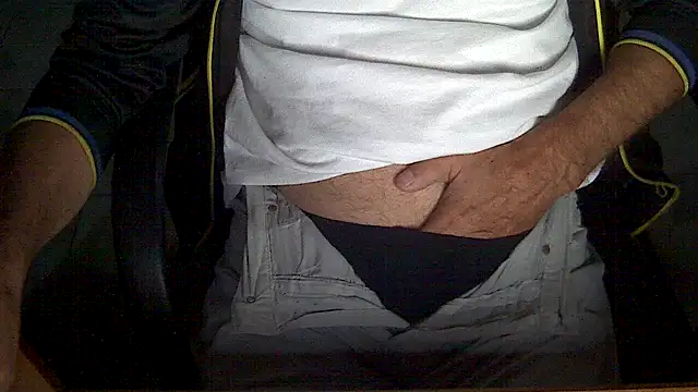 Snapshot of velikifant7 chatting on 12, 11, 2025 velikifant7 online show from 12, 11, 2025