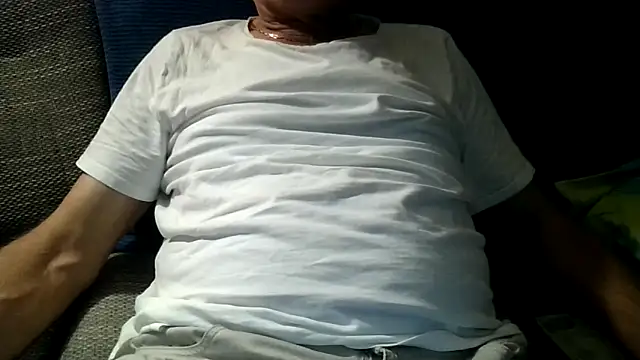 Snapshot of velikifant7 chatting on 29, 11, 2025 velikifant7 online show from 29, 11, 2025