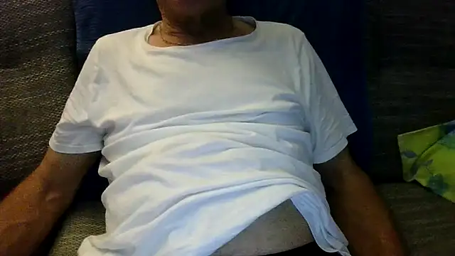 Snapshot of velikifant7 chatting on 26, 11, 2025 velikifant7 online show from 26, 11, 2025