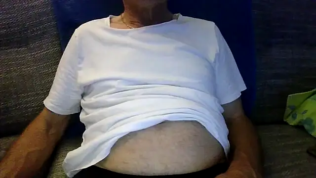 Snapshot of velikifant7 chatting on 16, 11, 2025 velikifant7 online show from 16, 11, 2025