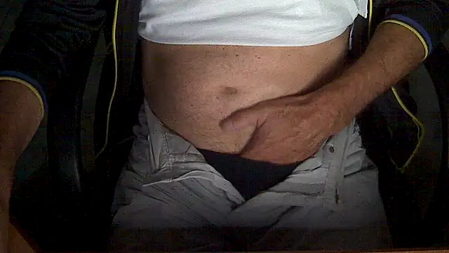 Snapshot of velikifant7 chatting on 11, 11, 2025 velikifant7 online show from 11, 11, 2025