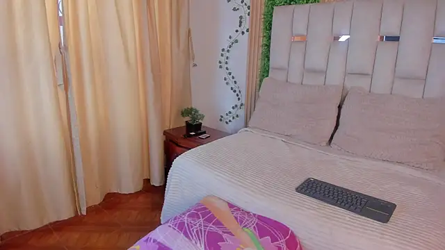 Snapshot of Jade_Nmm chatting on 24, 4, 2026 Jade Nmm online show from 24, 4, 2026