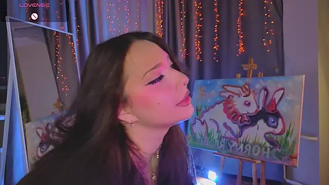 Lucy louras online show from 13, 11, 2025