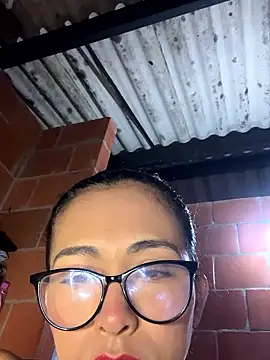 Emma  cumlovee online show from 15, 4, 2026