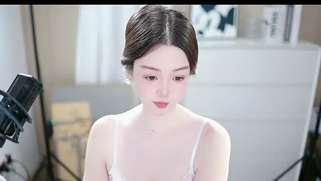 Snapshot of abbyli12 chatting on 29, 10, 2025 abbyli12 online show from 29, 10, 2025