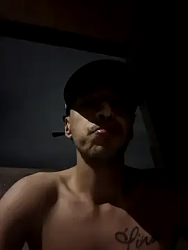 Santi2323xxX online show from 8, 2, 2026