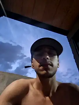 Santi2323xxX online show from 8, 2, 2026