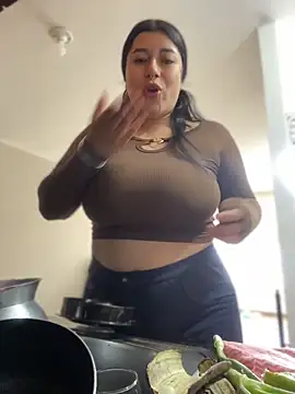 Snapshot of Tokio_Sakura chatting on 8, 11, 2025 Tokio Sakura online show from 8, 11, 2025