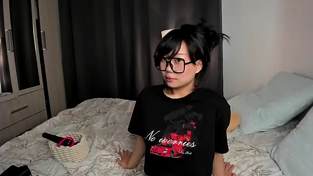  molly molly molly  online show from 9, 10, 2025