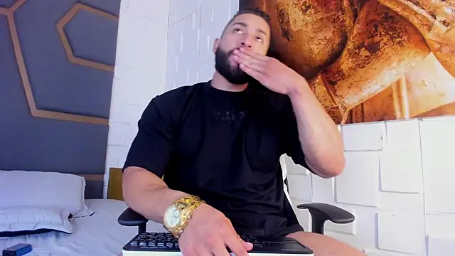 Snapshot of massimofiore_ chatting on 3, 11, 2025 massimofiore online show from 3, 11, 2025