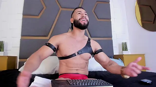 Snapshot of massimofiore_ chatting on 31, 10, 2025 massimofiore online show from 31, 10, 2025