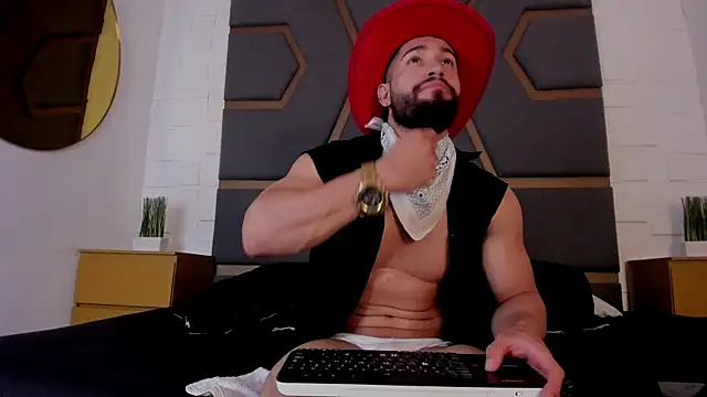 Snapshot of massimofiore_ chatting on 14, 11, 2025 massimofiore online show from 14, 11, 2025