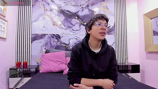 Snapshot of Desire_Ecstasy chatting on 5, 11, 2025 Desire Ecstasy online show from 5, 11, 2025