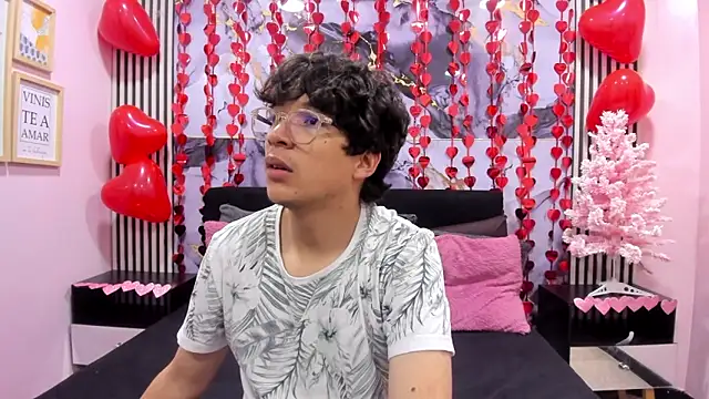 Desire Ecstasy online show from 13, 2, 2026