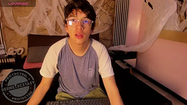 Snapshot of Desire_Ecstasy chatting on 28, 10, 2025 Desire Ecstasy online show from 28, 10, 2025