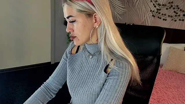 Snapshot of Kira_Key chatting on 31, 10, 2025 Kira Key online show from 31, 10, 2025