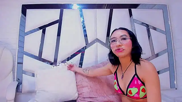 Snapshot of KiaraandEnzzo_ chatting on 9, 9, 2025 KiaraandEnzzo online show from 9, 9, 2025