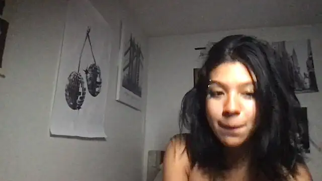 Snapshot of petitelatinateen chatting on 18, 9, 2025 petitelatinateen online show from 18, 9, 2025