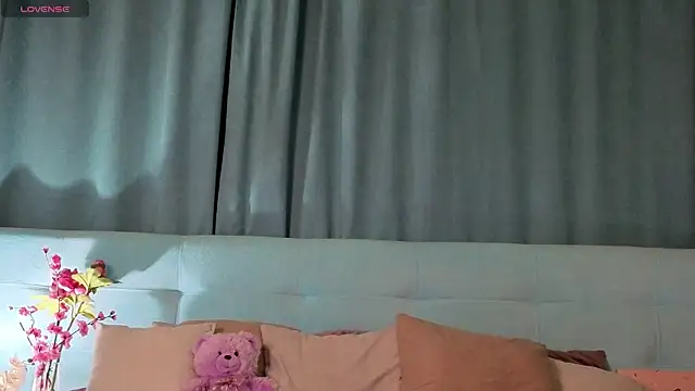 Aurora Bennet online show from 18, 2, 2026