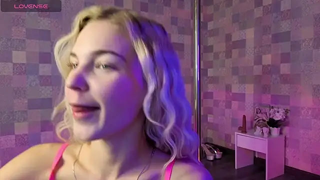 Aurora Bennet online show from 19, 11, 2025