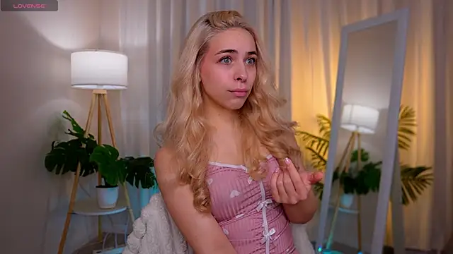 ShinyBarbie online show from 17, 11, 2025