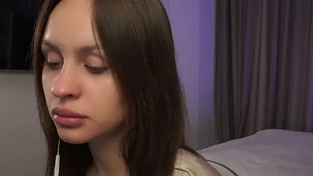 EsterCuute online show from 3, 10, 2025