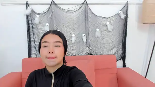 scarletross  online show from 10, 10, 2025