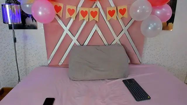 scarletross  online show from 15, 2, 2026