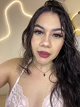 Snapshot of Zoe_Serrat chatting on 11, 11, 2025 Zoe Serrat online show from 11, 11, 2025