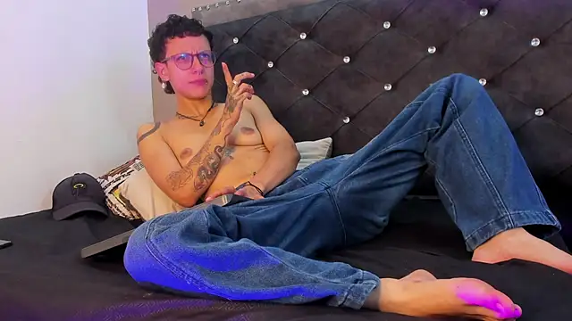 Snapshot of evan_smitt1 chatting on 11, 9, 2025 evan smitt1 online show from 11, 9, 2025