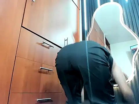 scarletr red online show from 15, 10, 2025