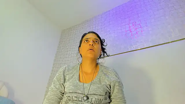Snapshot of thalia888_ chatting on 5, 5, 2026 thalia888 online show from 5, 5, 2026