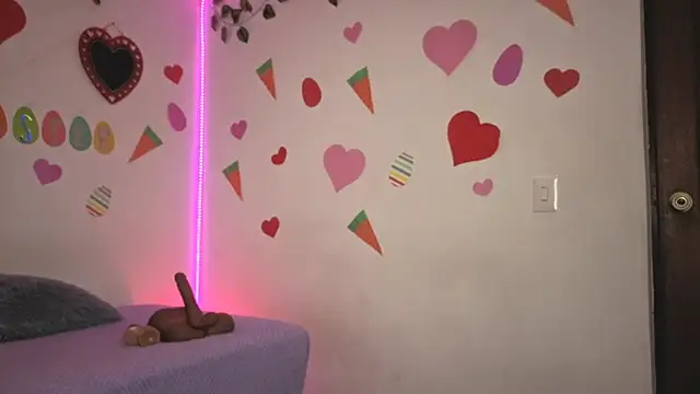 MiaCollinssx online show from 7, 4, 2026