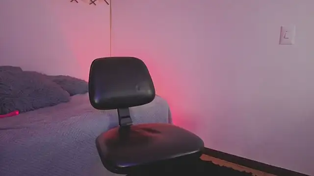 Snapshot of MiaCollinssx chatting on 8, 10, 2025 MiaCollinssx online show from 8, 10, 2025