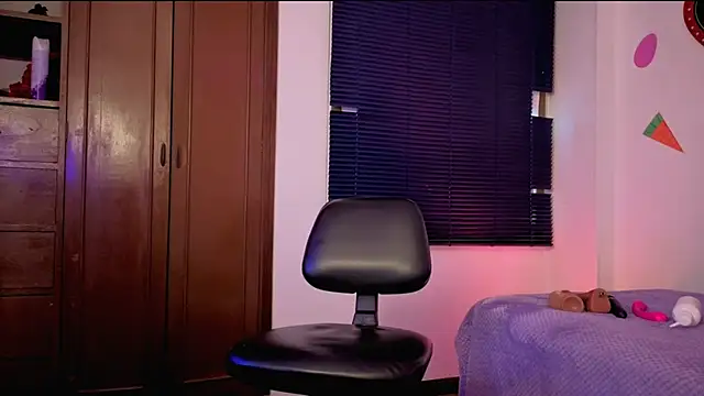 MiaCollinssx online show from 21, 4, 2026