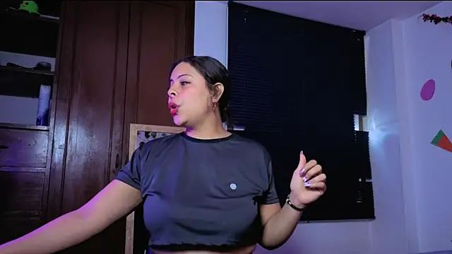 MiaCollinssx online show from 24, 4, 2026