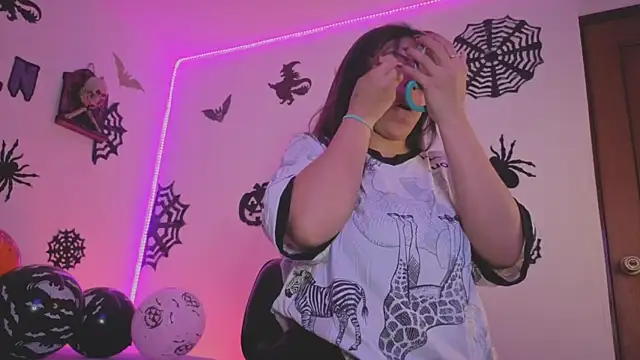 Snapshot of MiaCollinssx chatting on 27, 10, 2025 MiaCollinssx online show from 27, 10, 2025