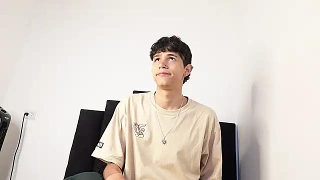 Snapshot of alexmark_ chatting on 28, 10, 2025 alexmark online show from 28, 10, 2025