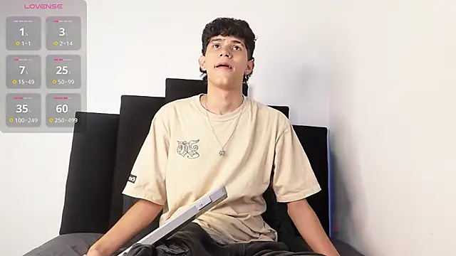 Snapshot of alexmark_ chatting on 2, 12, 2025 alexmark online show from 2, 12, 2025