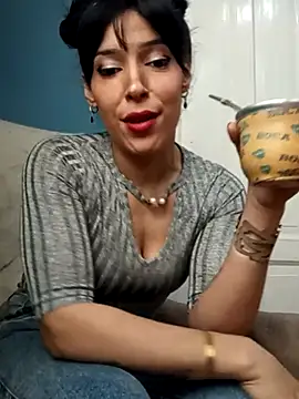 leonni  online show from 8, 9, 2025