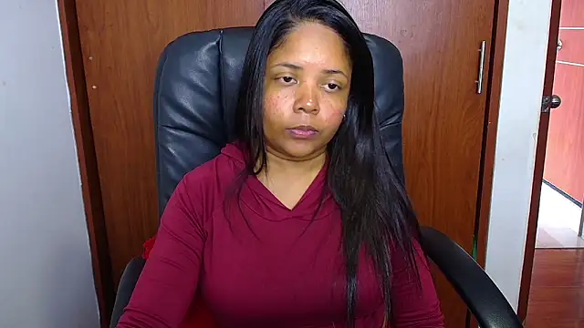 Snapshot of melikaronit2 chatting on 27, 10, 2025 melikaronit2 online show from 27, 10, 2025