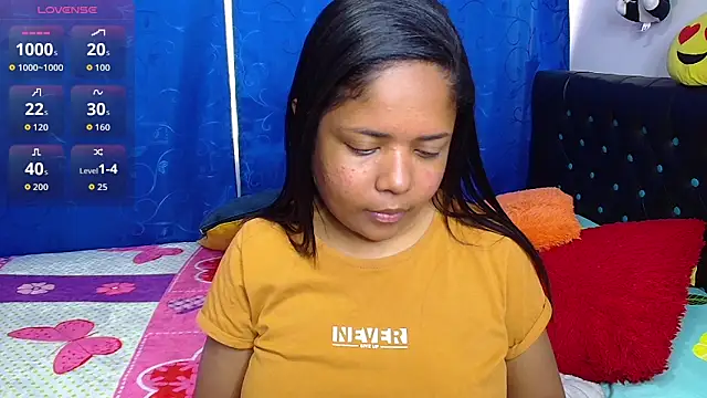 Snapshot of melikaronit2 chatting on 23, 10, 2025 melikaronit2 online show from 23, 10, 2025