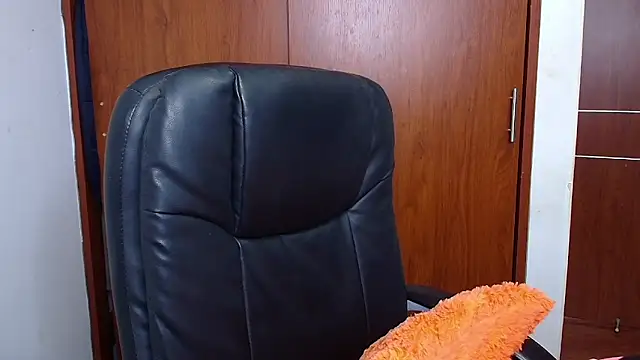 Snapshot of melikaronit2 chatting on 5, 11, 2025 melikaronit2 online show from 5, 11, 2025