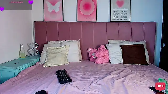 Naiaa Cruz online show from 17, 3, 2026