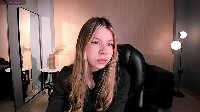 Snapshot of TiffannySins chatting on 16, 6, 2026 TiffannySins online show from 16, 6, 2026