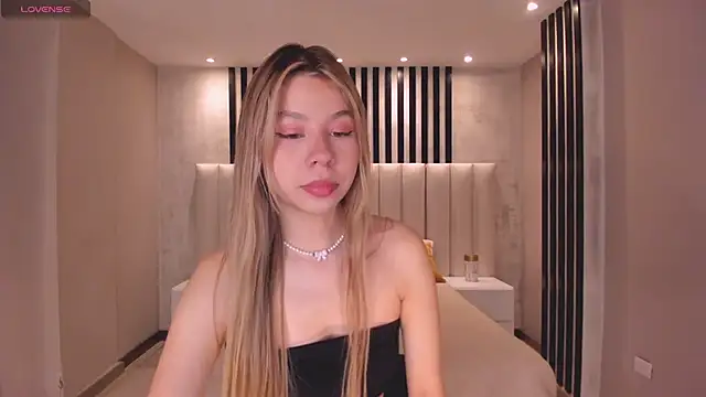 Snapshot of TiffannySins chatting on 6, 6, 2026 TiffannySins online show from 6, 6, 2026
